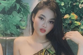 Mặc sexy siêu cấp, “hoa hậu ăn chơi” khiến fans “nghẹt thở”