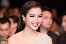 Thời trang sexy “nghẹt thở” của mỹ nhân được ví “bom sex” Vbiz