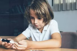 11 triệu chứng bệnh tiểu đường ở trẻ em và lứa tuổi teen