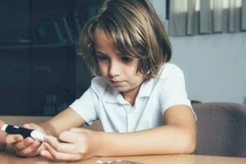 11 triệu chứng bệnh tiểu đường ở trẻ em và lứa tuổi teen