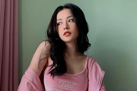 Mặc lại mốt 20 năm trước, Chi Pu xinh đẹp đỉnh cao