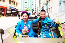 DJ Wang Trần chơi trội lái xe jeep đi cưới vợ