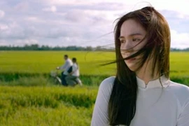 “Vòng eo 56“: Ngọc Trinh càng thanh minh càng dại!