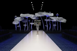 Lộ sân khấu đậm chất Việt của Vietnam International Fashion Week 2016