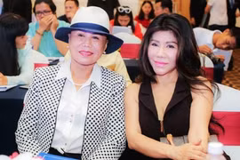 Danh ca Thanh Tuyền lần đầu hát cùng em gái Sơn Tuyền