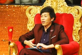 Hoài Linh phải thề độc khi làm giám khảo Cười xuyên Việt