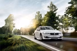 BMW hỗ trợ 50% thuế trước bạ, tặng bảo hiểm vật chất dịp lễ 30/4