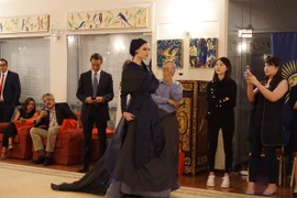 Trình diễn thời trang từ nhựa tái chế kêu gọi bảo vệ môi trường