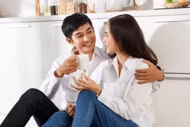 Yêu bạn trai kém 7 tuổi, tôi khó chịu khi anh hay nói điều này