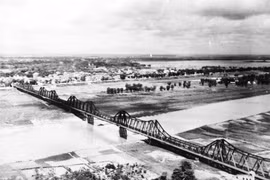 Hình độc: Hà Nội năm 1926-1951 nhìn từ máy bay