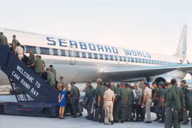 Ảnh cực độc về sân bay Cam Ranh trước năm 1975 