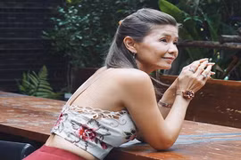 Đàn bà có tuổi không nên... khoe 