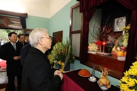 Tổng Bí thư dâng hương tưởng nhớ Chủ tịch Hồ Chí Minh