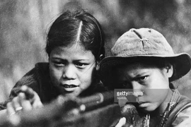 Ảnh lịch sử để đời về các nữ quân nhân Việt Nam