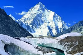 Đỉnh núi nguy hiểm nhất thế giới, 4 người leo 1 người bỏ xác