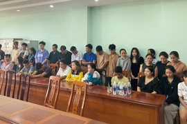 Tạm giữ 30 người đánh bạc khuya mùng 3 Tết ở TP HCM