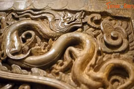 Hai bộ cửa gỗ chạm rồng đỉnh cao điêu khắc cổ Việt Nam