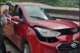 Ô tô bị xuyên thủng ở Lạng Sơn, tài xế thoát nạn vô cùng may mắn