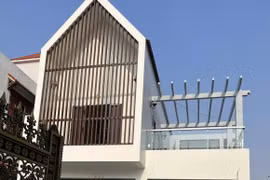 Nỗ lực kiếm tiền một năm, cặp đôi xây biệt thự sang tặng bố mẹ