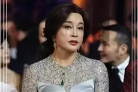 Lưu Hiểu Khánh khiến dân mạng phát hoảng với thời trang dự sự kiện