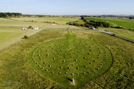 Tận mục phiên bản Stonehenge bằng gỗ tuổi đời 4.000 năm ở Anh