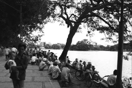 Ngắm loạt ảnh cực sinh động về cuộc sống ở Hà Nội năm 1992 