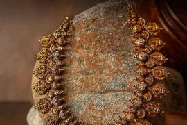 Những món đồ cổ mà mọi phụ nữ đều muốn sở hữu