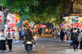 Không khí Giáng sinh tràn ngập phố phường Hà Nội 