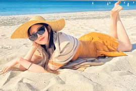 Lưu Diệc Phi gây sốt với loạt ảnh thả dáng 'cực slay' ở tuổi U40