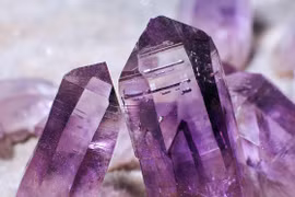 Những tác phẩm tuyệt vời từ các khoáng vật màu tím