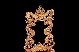 Đặc sắc “rồng khênh kiệu mặt trời” bằng vàng ròng của nhà Nguyễn