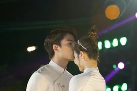 Huyền Lizzie im lặng trước tin đồn yêu Đình Tú