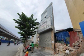 Nhà siêu mỏng, siêu méo tái xuất ở Hà Nội