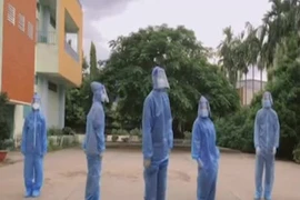 Video: Các tình nguyện viên ở TP. HCM nhảy múa thư giãn sau giờ làm 