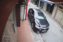 Kinh hoàng cảnh gã đàn ông lao vào nhà đâm chết cụ bà hàng xóm