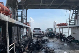 Bắt đối tượng đổ xăng đốt trên phà Sa Đéc, 11 xe máy cháy rụi