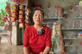Người phụ nữ Sóc Trăng nằm thiền trên mặt nước, 15 năm không ăn cơm