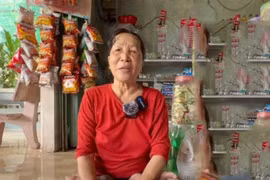 Người phụ nữ Sóc Trăng nằm thiền trên mặt nước, 15 năm không ăn cơm