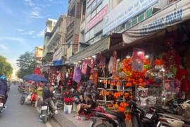 Phố bán đồ trang trí Halloween ở Sài Gòn vẫn im lìm trước ngày cận Lễ