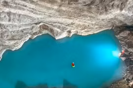 Cận cảnh hồ nước nóng ngầm lớn nhất thế giới dưới đáy vực sâu