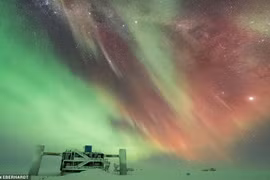 Chiêm ngưỡng những bức ảnh chụp hiện tượng cực quang đẹp nhất năm 2020