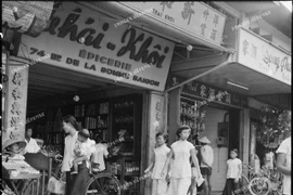 Loạt hình cực độc về vỉa hè Sài Gòn năm 1953