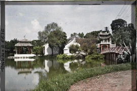 Vẻ khác lạ của hồ Hoàn Kiếm - đền Ngọc Sơn trong ảnh màu 1915 (1)