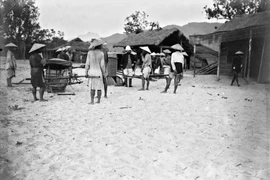 Tận mục hành trình xuyên Quốc lộ 1 năm 1898 qua loạt ảnh hiếm