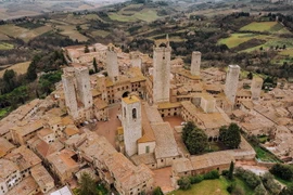 "Kỳ phùng địch thủ" tạo nên những tòa nhà chọc trời 800 tuổi ở Italia