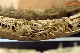 Loạt ngà voi trăm tuổi chạm hình thuyền rồng đẹp nhất Việt Nam