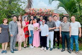 Nghệ sĩ Tiết Cương cưới ở tuổi 49