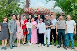 Nghệ sĩ Tiết Cương cưới ở tuổi 49