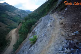 Thót tim cung đường lội suối trèo đèo khám phá tháp cổ Tây Bắc