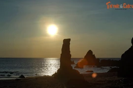 Khoảnh khắc bình minh kỳ diệu ở Bãi Đá Nhảy Quảng Bình